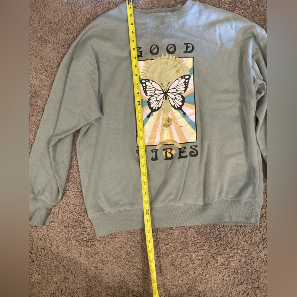 💰5/$10 Good vibes sage green sweatshirt - Picture 4 of 6